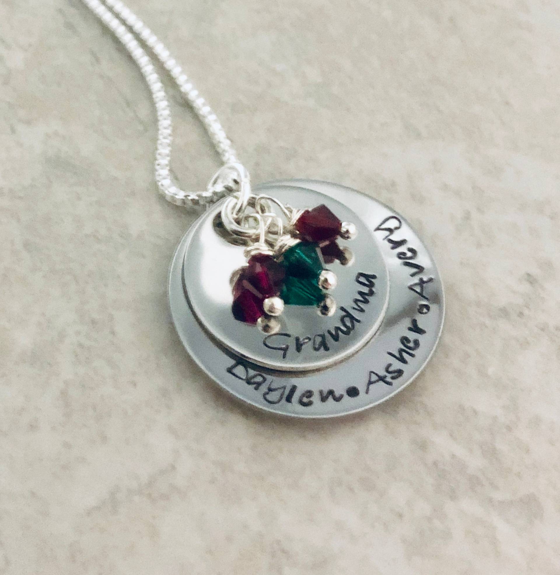 Personalisierte Namenskette Mit Geburtssteinen, Oma Geschenk von WhirlyBirdDesigns