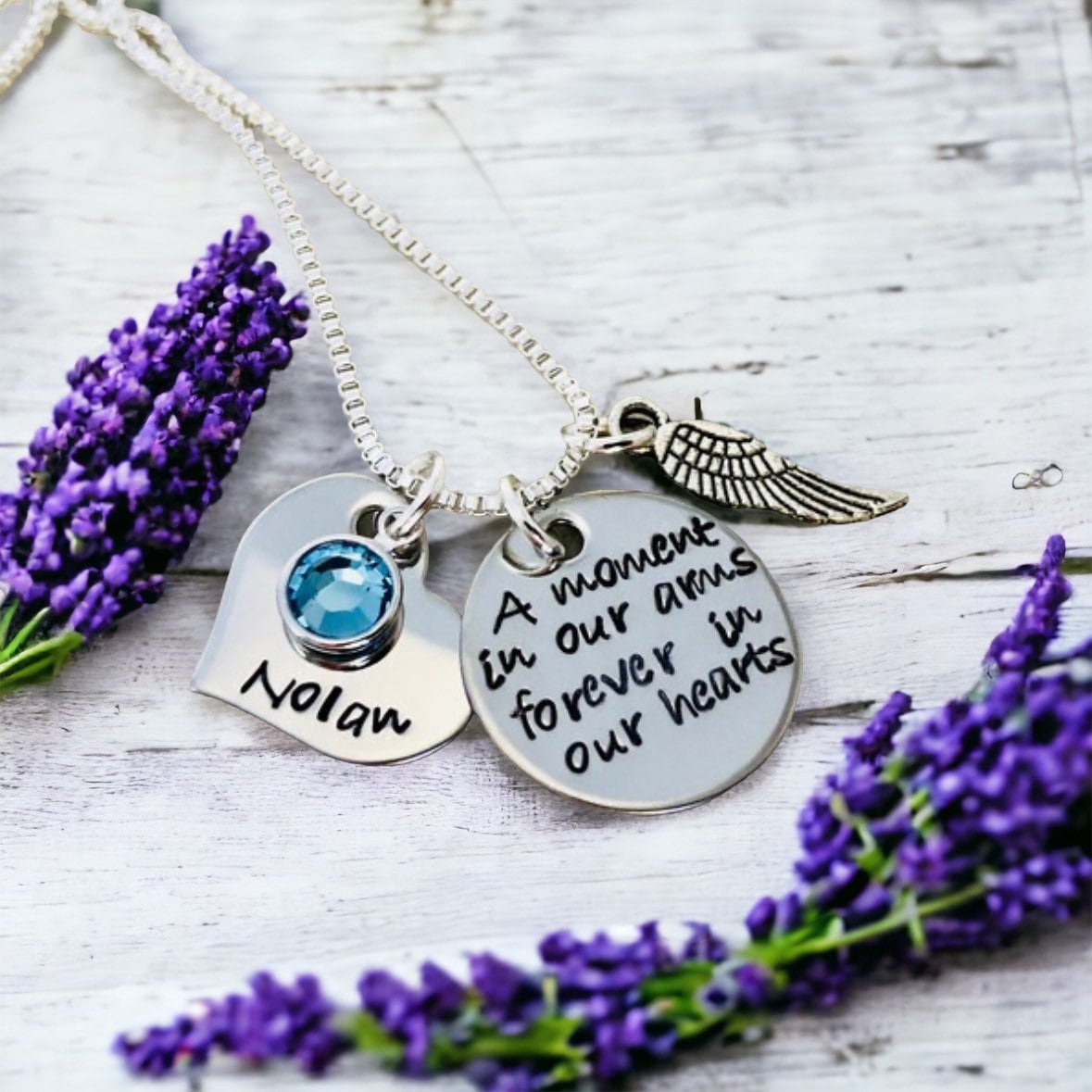 Personalisierte Trauerhalskette, Verlust Eines Geliebten Menschen, Herzanhänger von WhirlyBirdDesigns