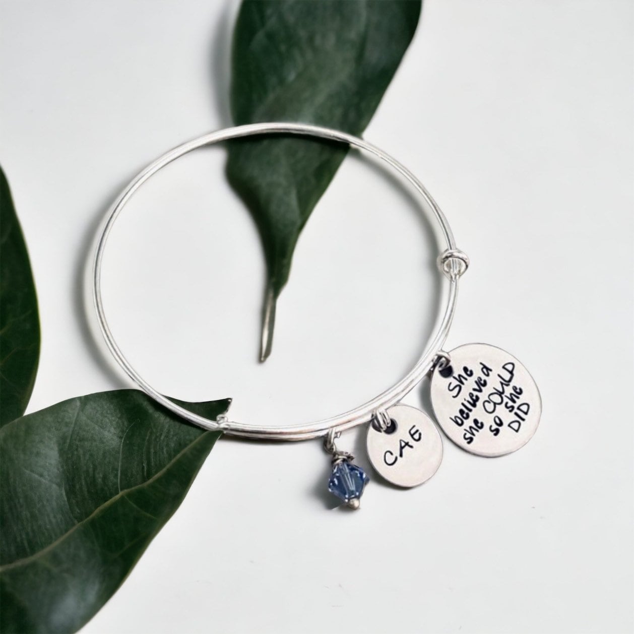 Personalisiertes Armband Armband Inspirierender Spruch, Geburtsstein Anhänger von WhirlyBirdDesigns