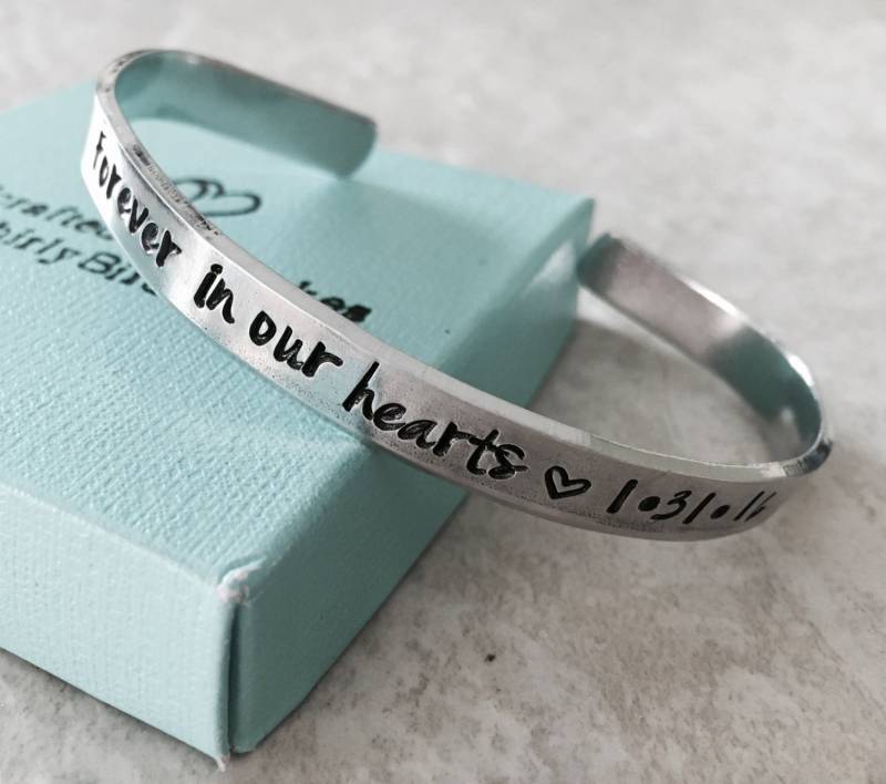 Personalisiertes Gedenkarmband, Erinnerungsschmuck, Handgestempelt von WhirlyBirdDesigns