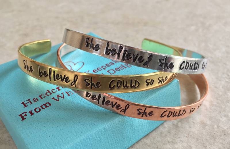 Sie Glaubte, Sie Könnte Personalisiertes Manschette Armband von WhirlyBirdDesigns