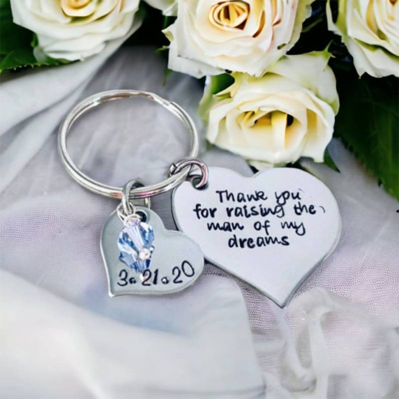 Schwiegermutter Geschenk Schlüsselanhänger Swarovski Kristall, Personalisiertes Hochzeitsdatum von WhirlyBirdDesigns