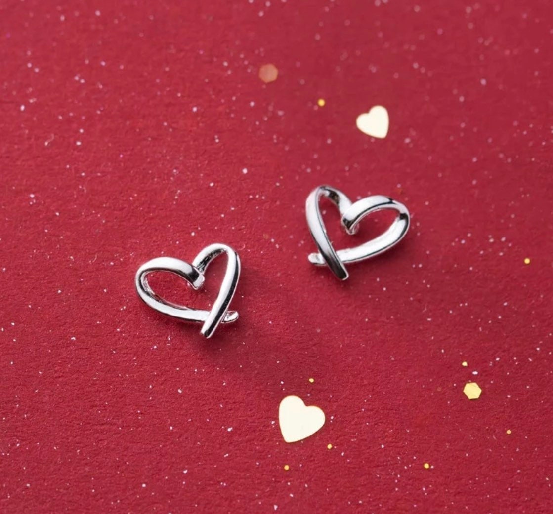 sterling Silber Herz Ohrringe Minimalist Valentinstag Geschenk Für Sie Schmuck Freundin Frau Mama Tochter sterling Silber Herz Ohrringe Minimalist Valentinstag Geschenk Für Sie Schmuck Freundin Frau Mama Tochter von WhirlyBirdDesigns