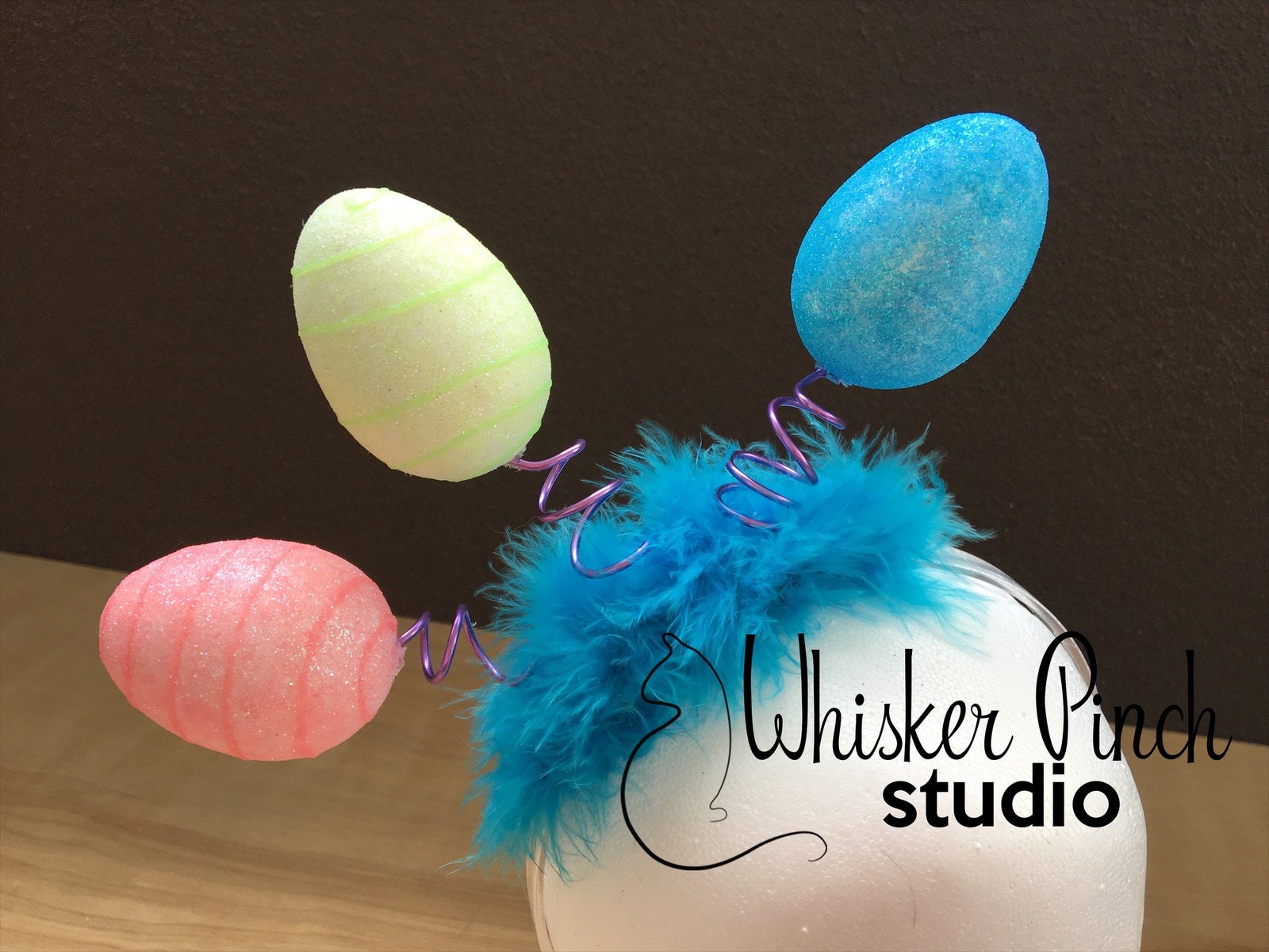 Osterei Fascinator/Easter Egg Stirnband Headpiece Spaß Ostern Feder Krone Osterei Fascinator/Easter Egg Stirnband Headpiece Spaß Ostern Feder Krone von WhiskerPinchStudio