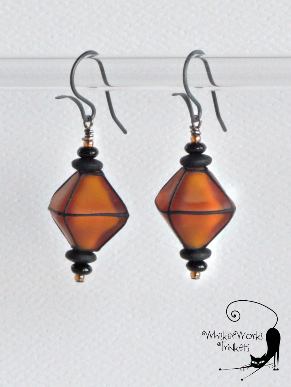 Amber Laterne Glas Ohrringe Artisan Lampwork - Niob KlappbrisurHypoallergeneLampion Design Amber Laterne Glas Ohrringe Artisan Lampwork - Niob KlappbrisurHypoallergeneLampion Design von WhiskerWorksTrinkets
