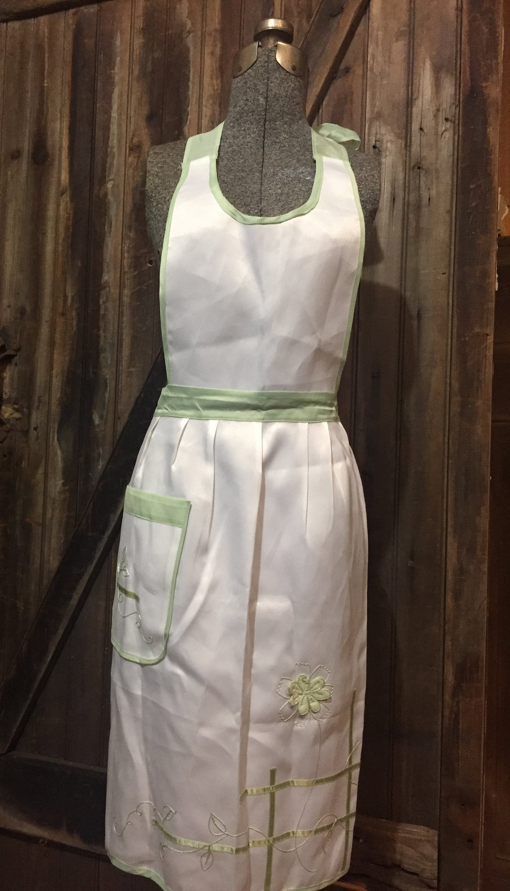 Vintage Voll, Schürze von WhiskeyWillowNLace