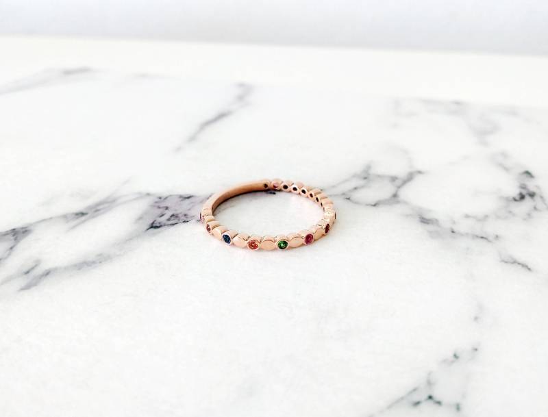 18K 14K 9K Regenbogen Saphir Ring, Solid Gold Ehering, Eternity Band, Stapeln Multi Farbe Ring von WhisperGold