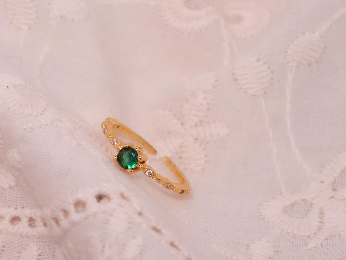 Vergoldeter Ring Mit Grünem Kristall - Eleganter Verstellbarer Schmuck Im Vintage-stil Vergoldeter Ring Mit Grünem Kristall - Eleganter Verstellbarer Schmuck Im Vintage-stil von WhisperGroveShop