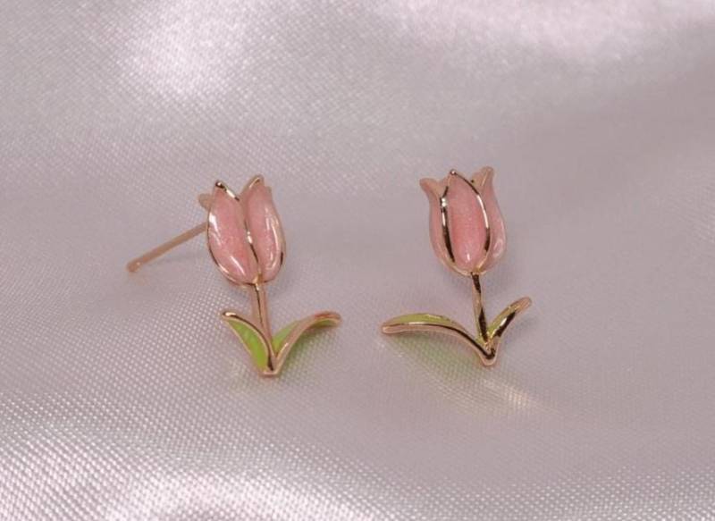 Zarte Tulpen-Ohrstecker in Rosa - Floraler Schmuck Im Frühling Zarte Tulpen-Ohrstecker in Rosa - Floraler Schmuck Im Frühling von WhisperGroveShop