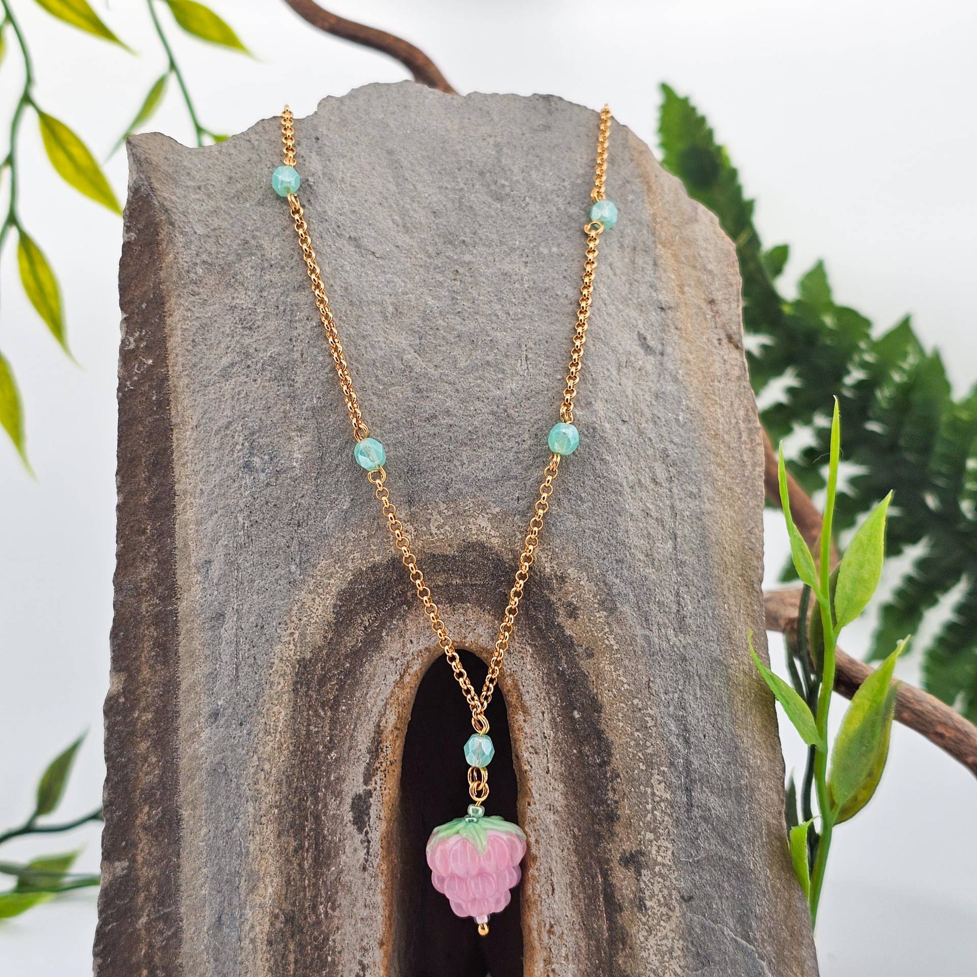 24K Gold Halskette Mit Einer Himbeere Aus Glas, Hergestellt in Der Schweiz, Einzelstück, Anhänger, Schmuckstück, Frucht, Obst, Sommer von WhisperOfWildflowers