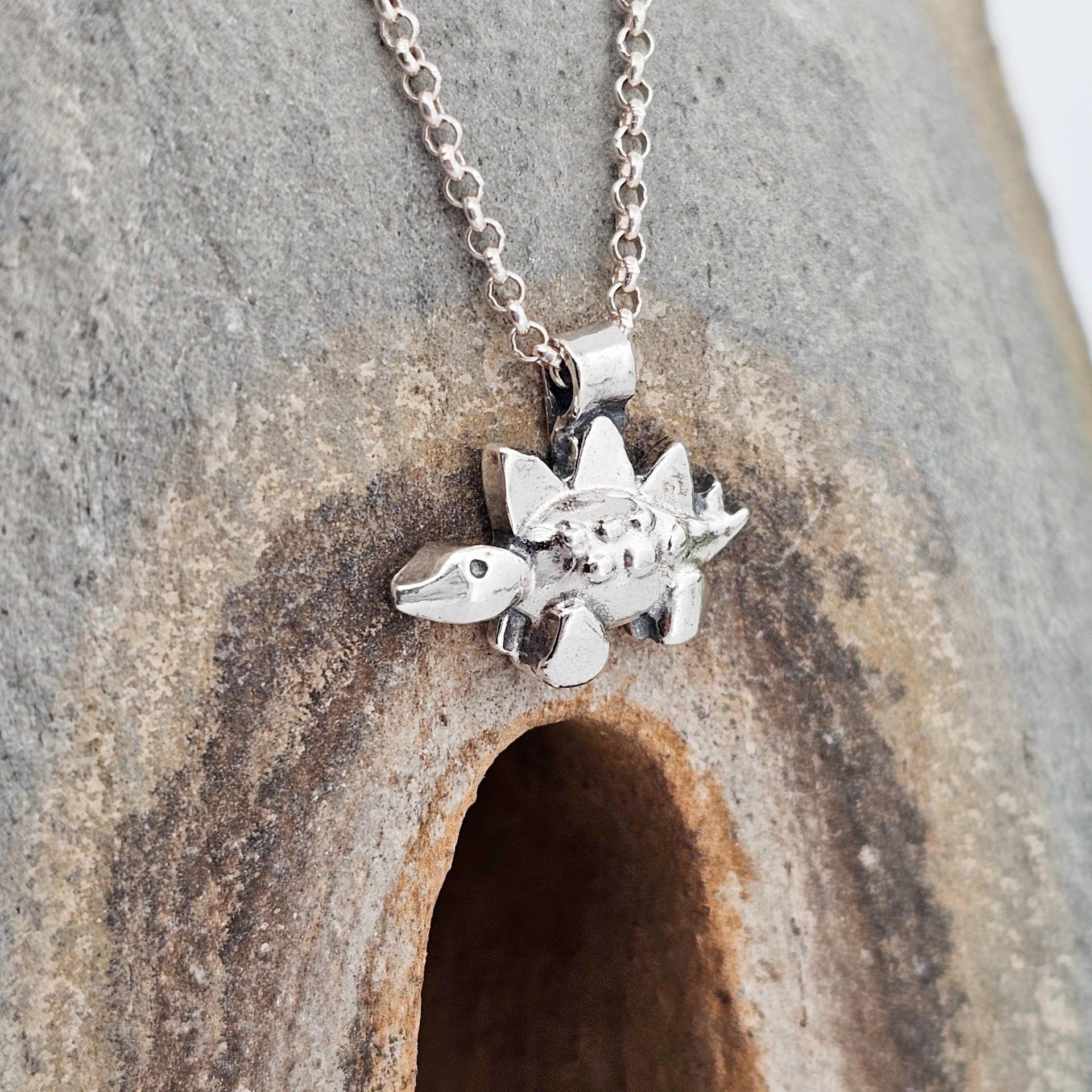 Dino Anhänger Aus Sterling Silber, Hergestellt in Der Schweiz, Einzelstück, Dinosaurier Schmuck, Halskette, Süss, Niedlich, Märchen von WhisperOfWildflowers