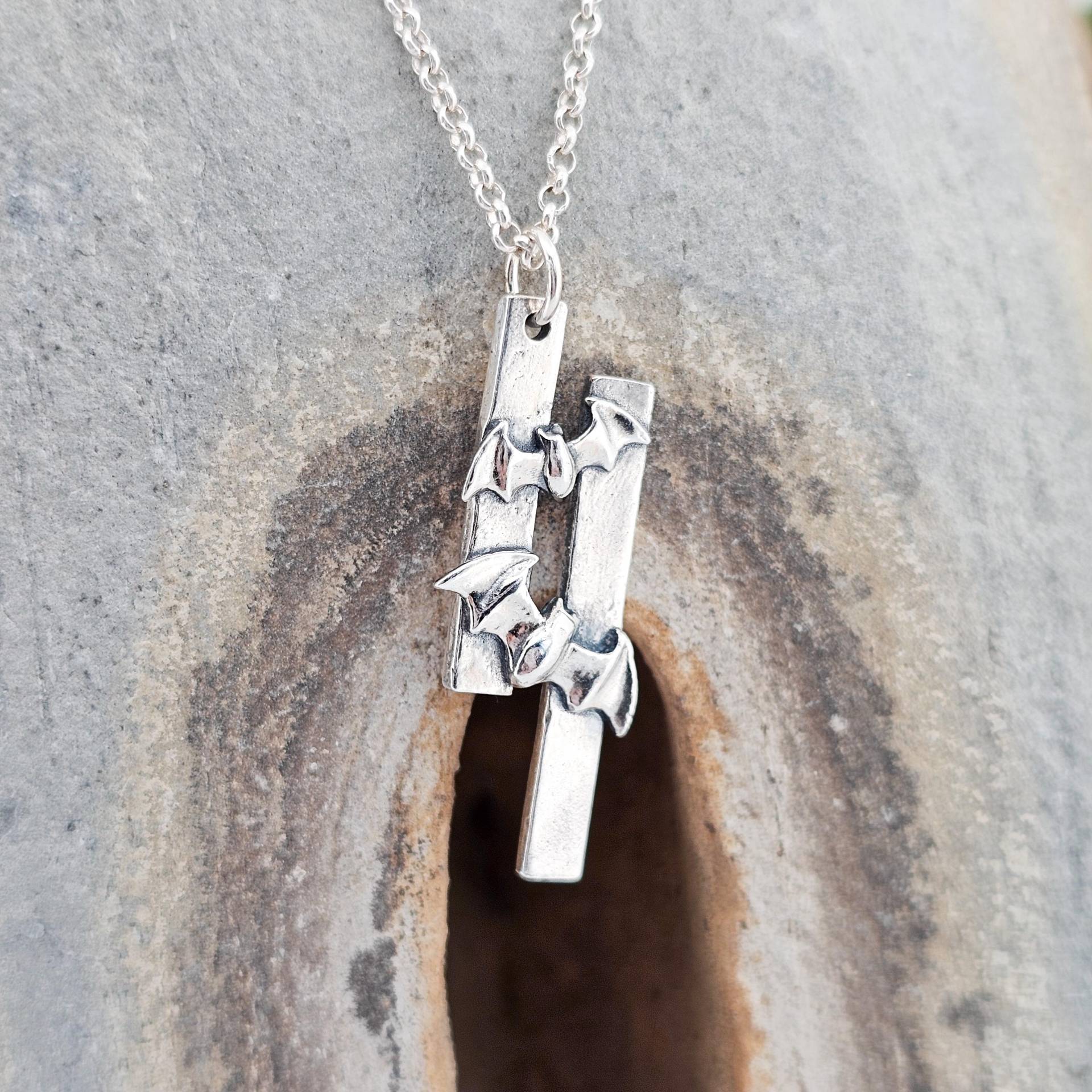 Fledermaus Anhänger Aus Sterling Silber, Handgefertigt in Der Schweiz, Einzelstück, Halloween, Aussergewöhnlich, Wunderschön, Einzigartig Fledermaus Anhänger Aus Sterling Silber, Handgefertigt in Der Schweiz, Einzelstück, Halloween, Aussergewöhnlich, Wunderschön, Einzigartig von WhisperOfWildflowers