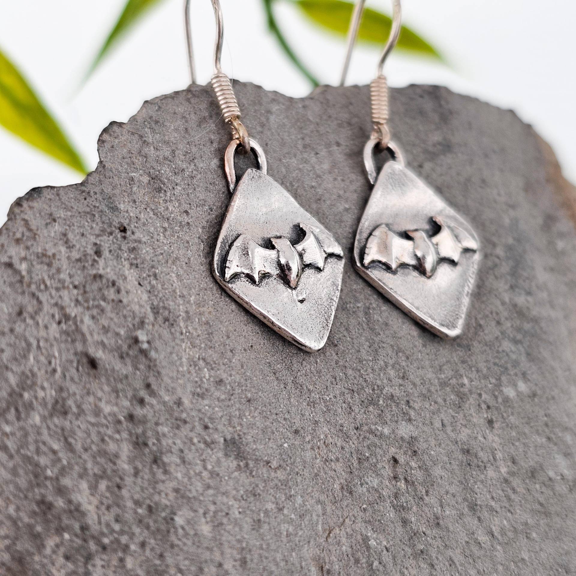 Fledermaus Ohrringe Aus Sterling Silber, Handgefertigt in Der Schweiz, Einzelstück, Schmuck Kunst, Ohrschmuck, Unikat, Geschenk von WhisperOfWildflowers
