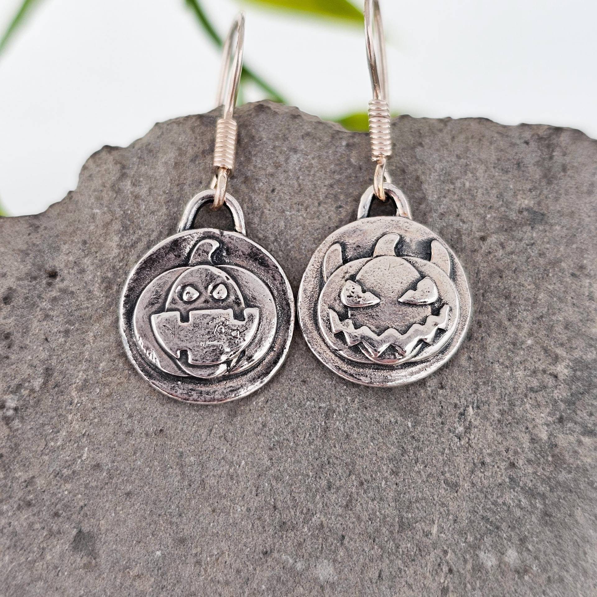 Kürbis Ohrringe Aus Sterling Silber, Handgefertigt, Einzelstück, Schmuck, Aussergewöhnlich, Wunderschön, Einzigartig, Speziell Kürbis Ohrringe Aus Sterling Silber, Handgefertigt, Einzelstück, Schmuck, Aussergewöhnlich, Wunderschön, Einzigartig, Speziell von WhisperOfWildflowers