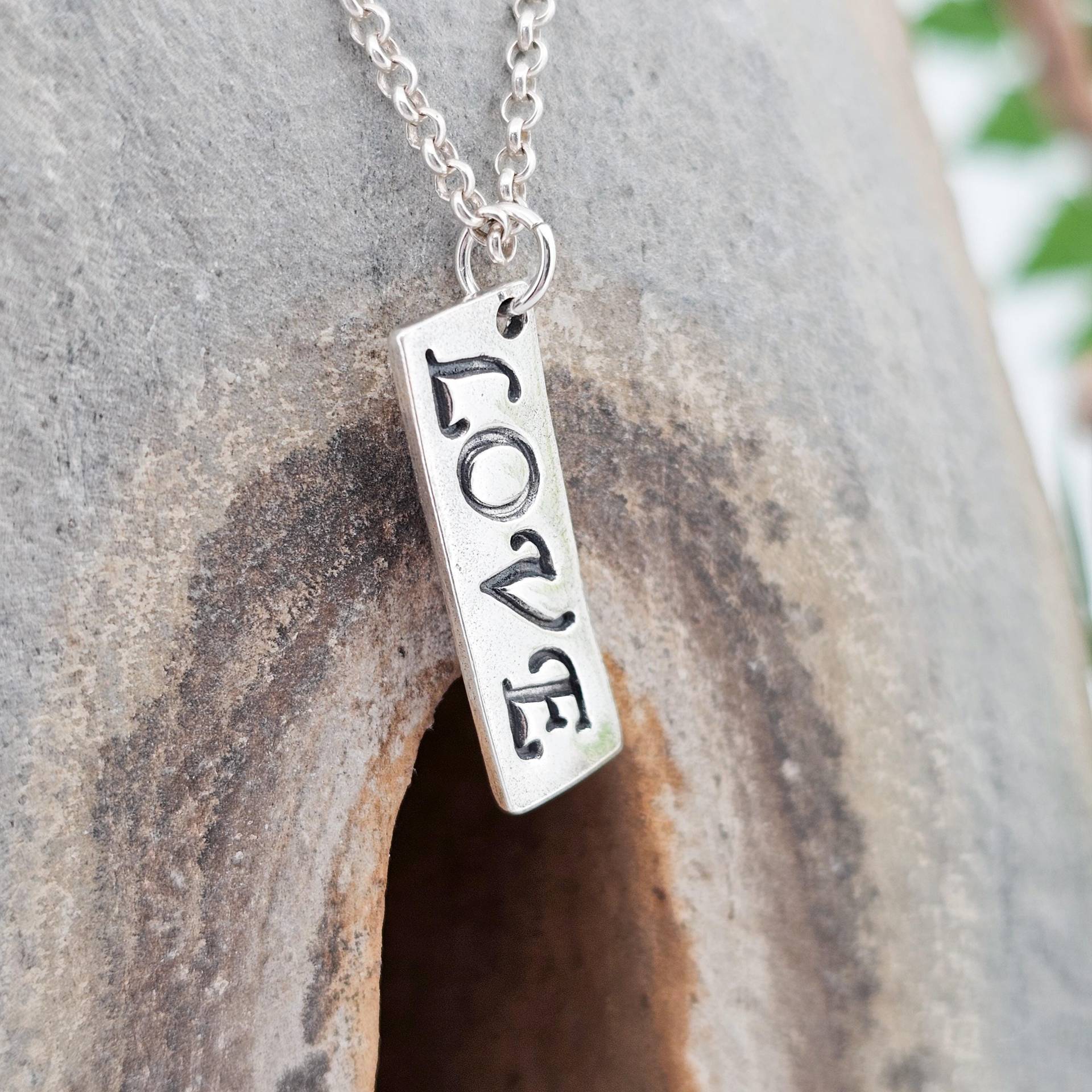 Love Anhänger Aus Feinsilber, Handgefertigt, Einzelstück, Schlicht, Wunderschön, Silber, Liebe, Glücklich, Hoffnung, Positiv, Mut, Zitat Love Anhänger Aus Feinsilber, Handgefertigt, Einzelstück, Schlicht, Wunderschön, Silber, Liebe, Glücklich, Hoffnung, Positiv, Mut, Zitat von WhisperOfWildflowers