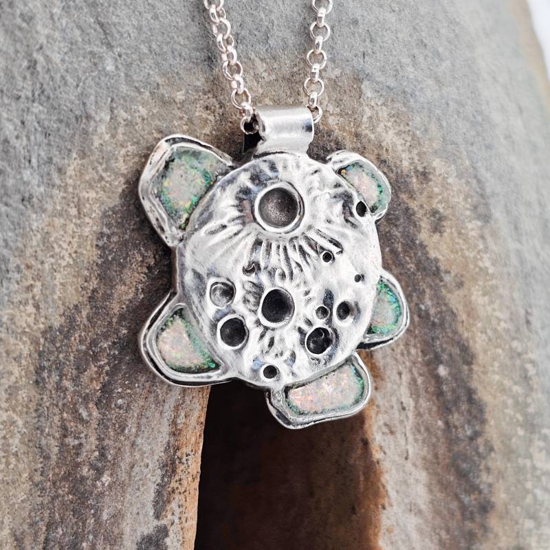 Mond Anhänger Aus Sterling Silber, Handgefertigt in Der Schweiz, Einzelstück, Mondsichel, Sonnensystem, Galaxy, Luna, Universum, Orbit von WhisperOfWildflowers