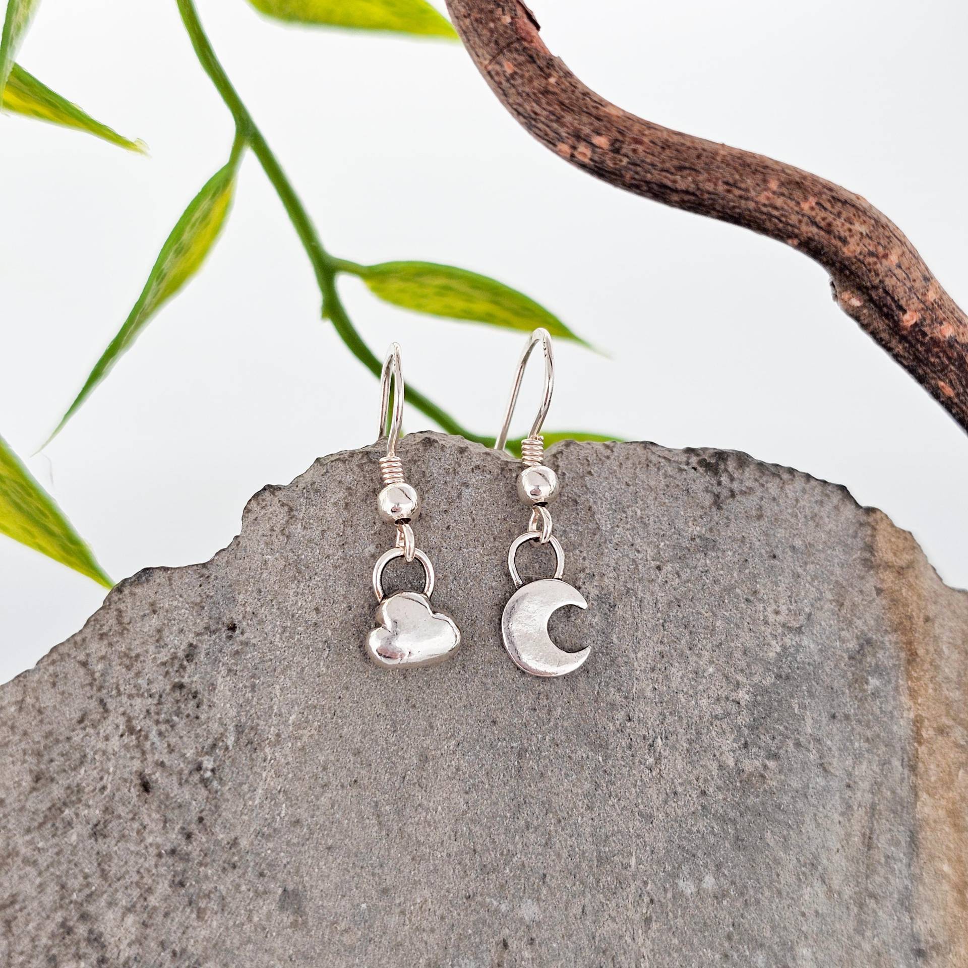 Ohrringe Mond Und Wolke Aus Feinsilber, Handgefertigt in Der Schweiz, Einzelstück, Elegant, Wunderschön, Schmuck, Kunst, Silber von WhisperOfWildflowers