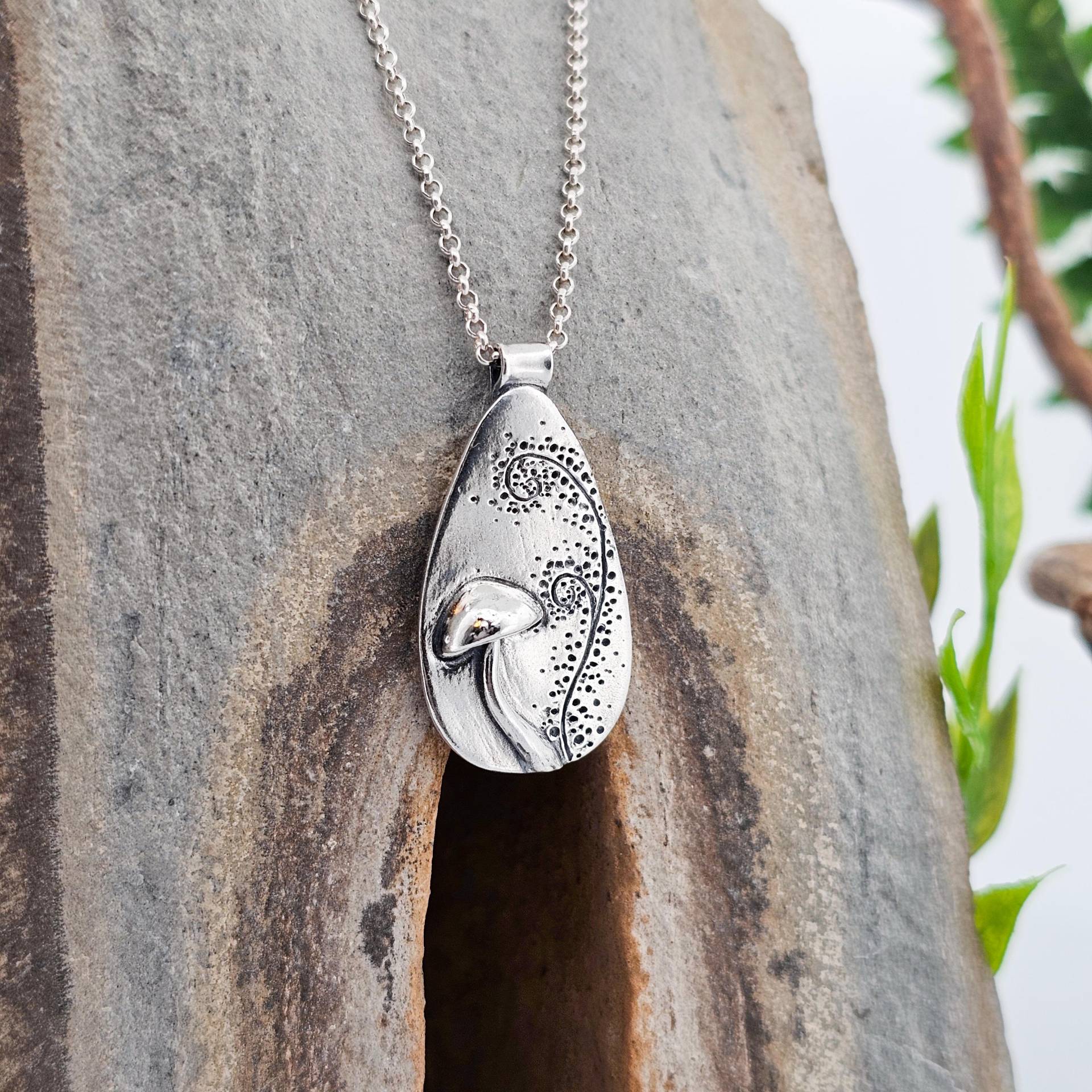Pilz Anhänger, Handgefertigt in Der Schweiz, Sterling Silber, Einzelstück, Charm, Wald, Natur, Kunst, Schmuck, Zierlich, Wunderschön Pilz Anhänger, Handgefertigt in Der Schweiz, Sterling Silber, Einzelstück, Charm, Wald, Natur, Kunst, Schmuck, Zierlich, Wunderschön von WhisperOfWildflowers