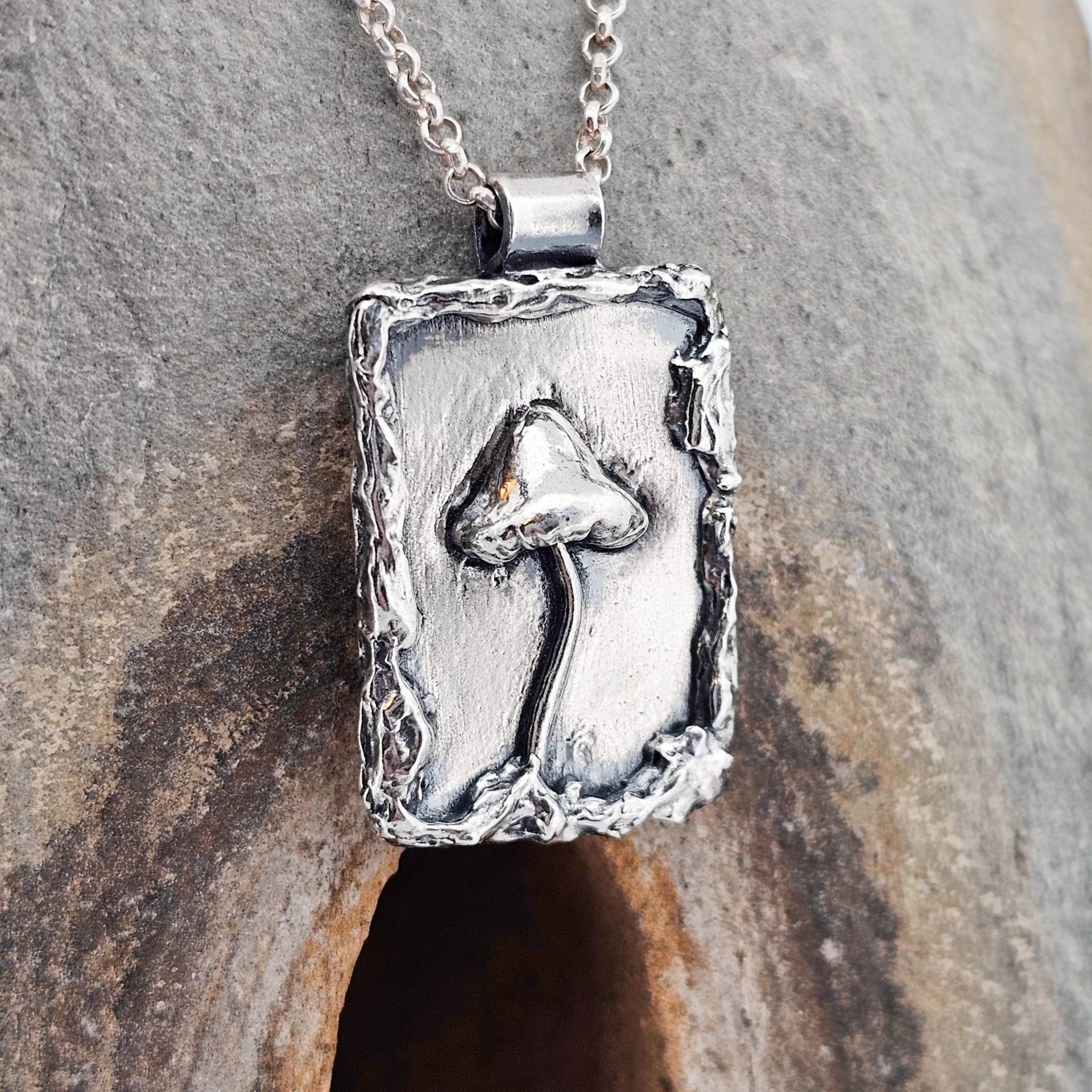 Pilz Anhänger, Handgefertigt in Der Schweiz, Sterling Silber, Einzelstück, Charm, Wald, Natur, Kunst, Schmuck, Zierlich, Wunderschön von WhisperOfWildflowers