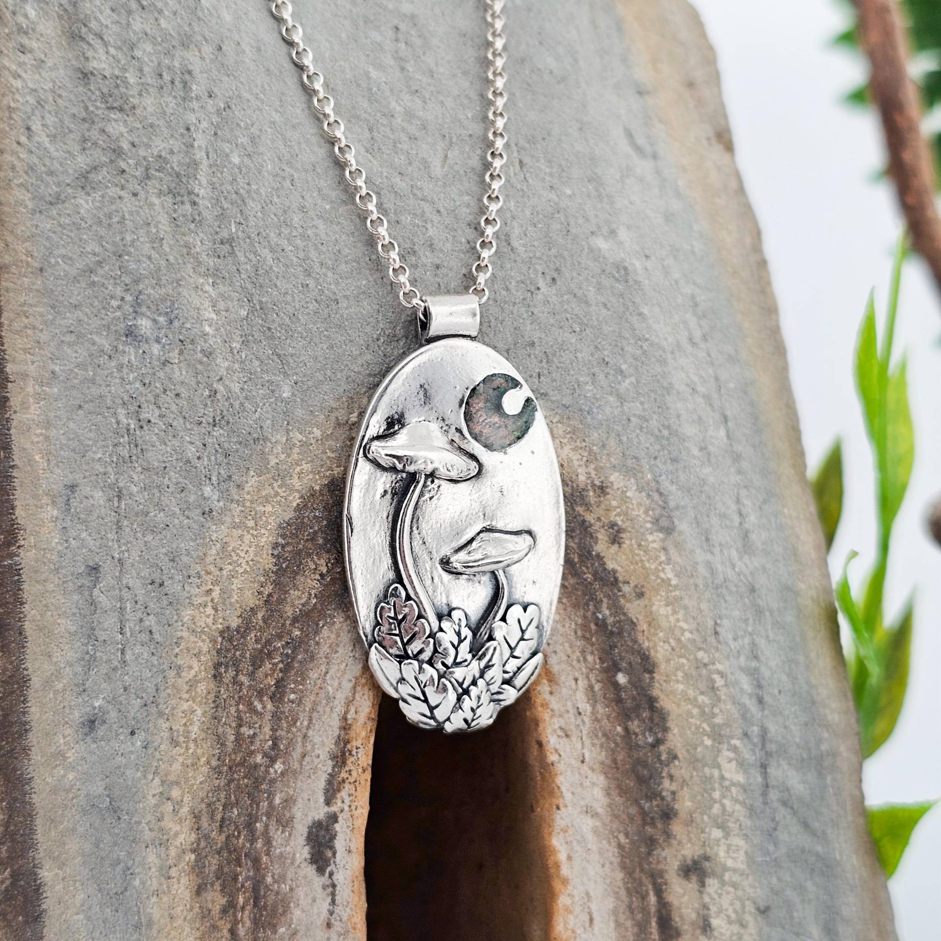 Pilz Anhänger, Handgefertigt in Der Schweiz, Sterling Silber, Einzelstück, Charm, Wald, Natur, Kunst, Schmuck, Zierlich, Wunderschön von WhisperOfWildflowers