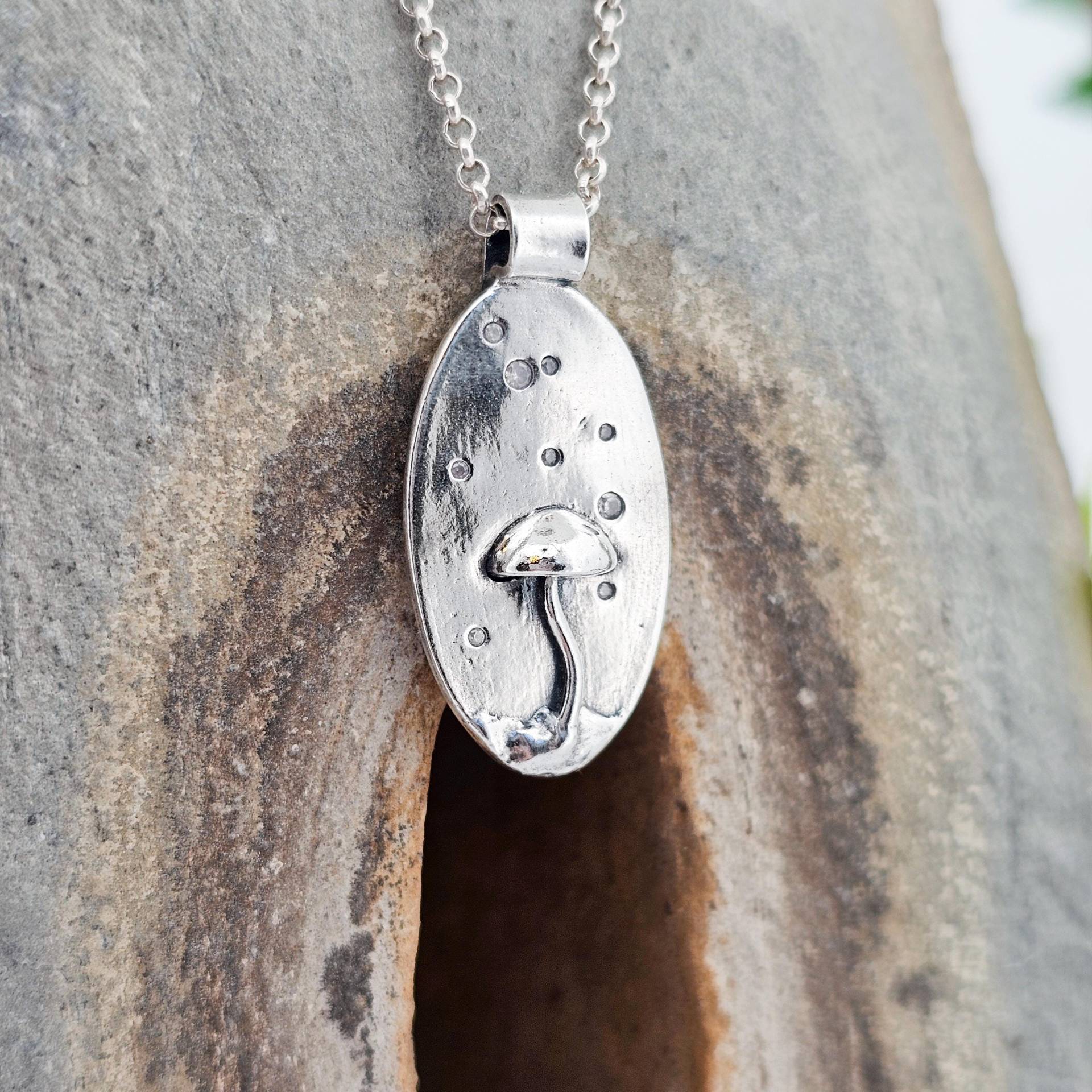 Pilz Anhänger, Handgefertigt in Der Schweiz, Sterling Silber, Einzelstück, Charm, Wald, Natur, Kunst, Schmuck, Zierlich, Wunderschön von WhisperOfWildflowers