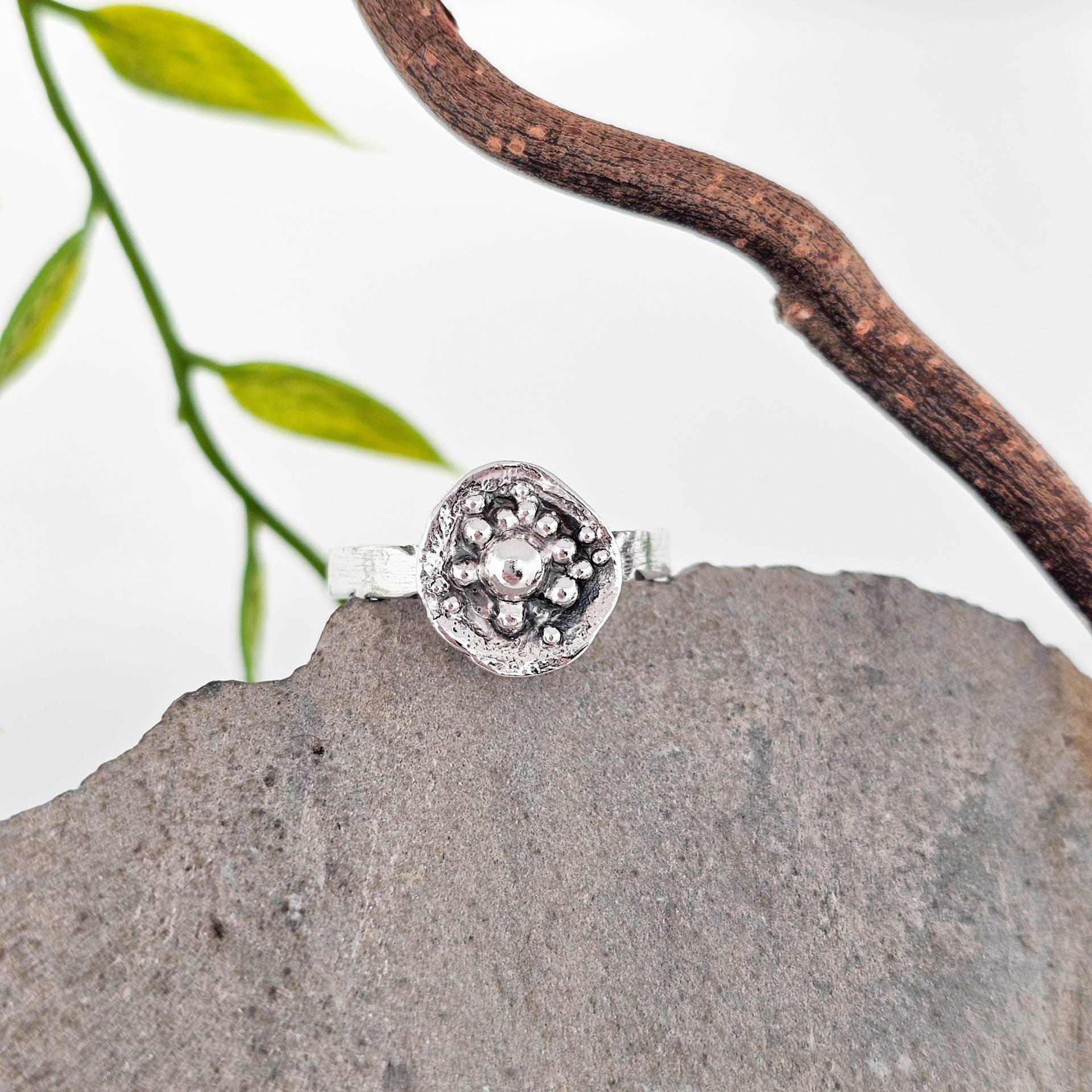 Ring Aus Silber, Handgefertigt in Der Schweiz, Einzelstück, Schmuck, Wunderschön, Feinsilber, Kunst, Abstrakt Ring Aus Silber, Handgefertigt in Der Schweiz, Einzelstück, Schmuck, Wunderschön, Feinsilber, Kunst, Abstrakt von WhisperOfWildflowers