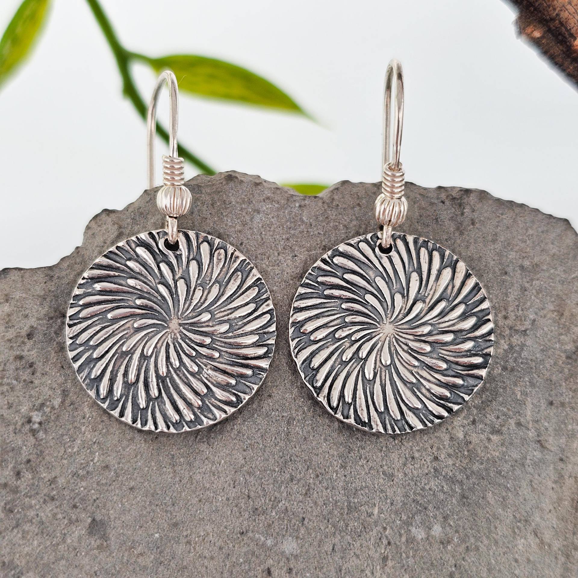 Silber Ohrringe, Handgefertigt in Der Schweiz, Einzelstück, Elegant, Zart, Rund, Ohrschmuck, Hängeohrringe, Schmuck von WhisperOfWildflowers