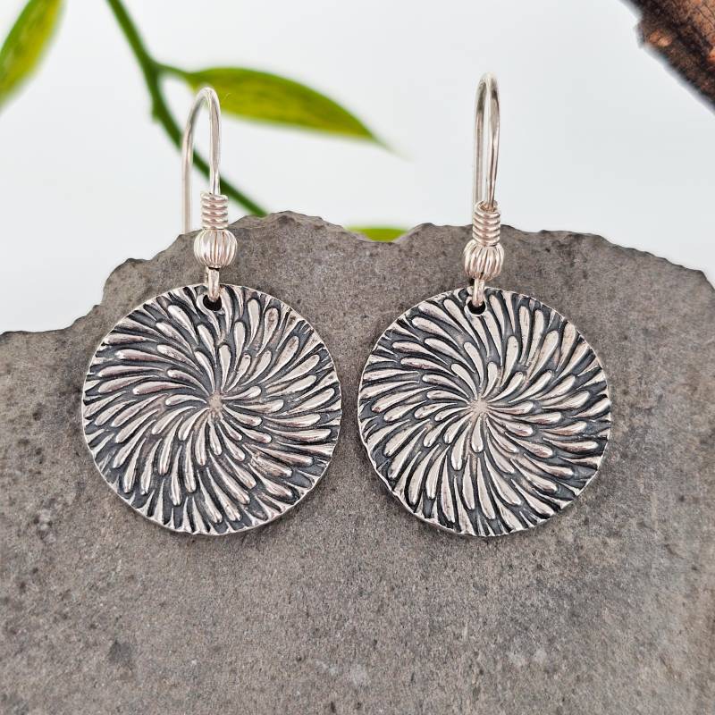 Silber Ohrringe, Handgefertigt in Der Schweiz, Einzelstück, Elegant, Zart, Rund, Ohrschmuck, Hängeohrringe, Schmuck von WhisperOfWildflowers