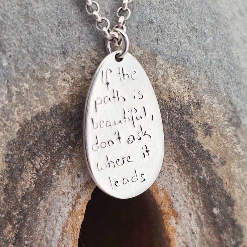 Zitat "If The Path Is Beautiful, Don't Ask Where It Leads", Sterling Silber Handgefertigt, Einzelstück, Anhänger, Halskette von WhisperOfWildflowers