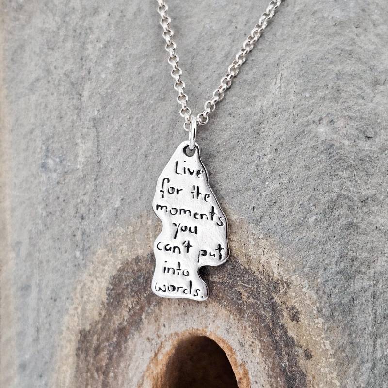 Zitat "Live For The Moments You Can't Put Into Words.", Sterling Silber Handgefertigt, Einzelstück, Anhänger, Halskette von WhisperOfWildflowers