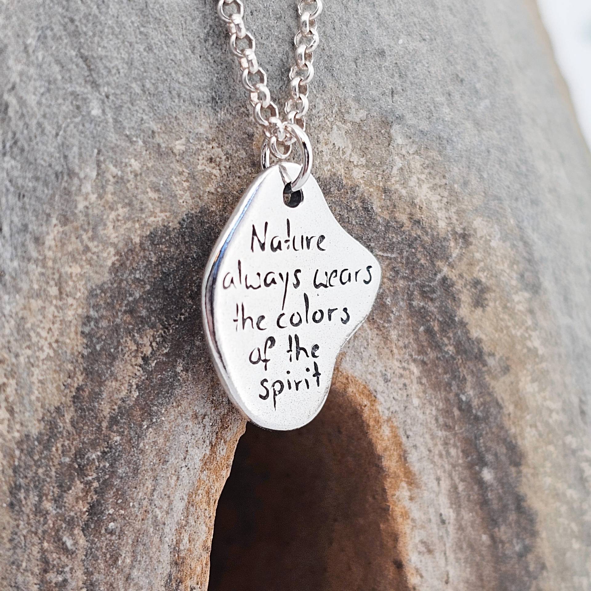 Zitat "Nature Always Wears The Colors Of Spirit", Sterling Silber, Handgefertigt in Der Schweiz, Einzelstück, Anhänger, Handgraviert von WhisperOfWildflowers