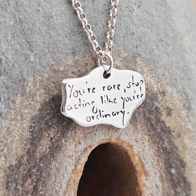 Zitat "You're Rare, Stop Acting Like You're Ordinary.", Sterling Silber, Handgefertigt in Der Schweiz, Einzelstück, Anhänger, Handgraviert von WhisperOfWildflowers