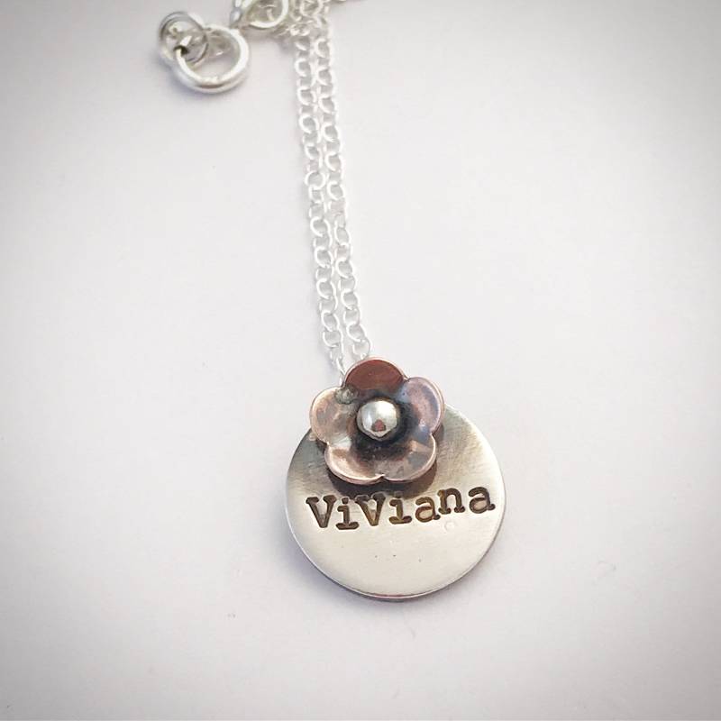 Personalisierte Sterling Silber Namenskette Anhänger Mit Gravur, Kupfer Blume von WhispersFromTheWild