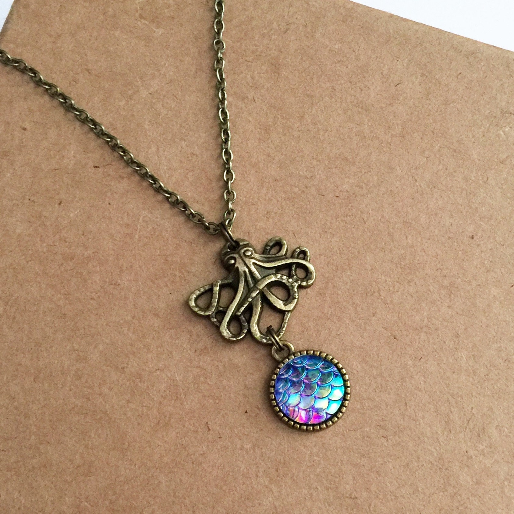 Meerjungfrau-Skala-Oktopus-Halskette von WhiteDahliaGiftShop