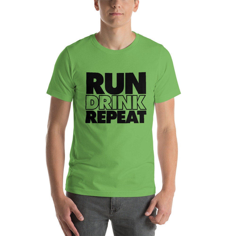 Lauf-Getränk-Repeat - Bella + Leinwand Unisex Kurzarm T-Shirt Lauf-Getränk-Repeat - Bella + Leinwand Unisex Kurzarm T-Shirt von WhiteDogOutfitters