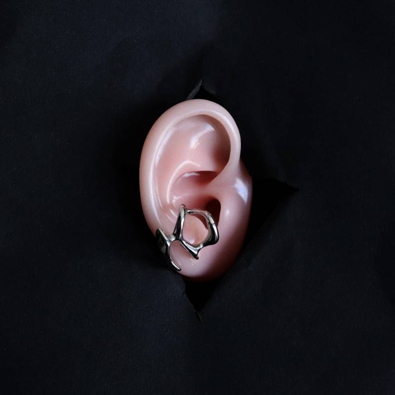 Liquid Metal Earrings, Irregular Silver Drop Modern Art Statement Jewelry, Abstract Gift, Unique Minimalist Earrings von WhiteDorufin