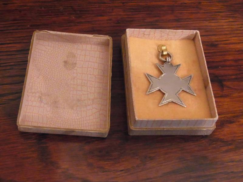 Vintage Box Sterling Silber Englisch Malteser Kreuz Medaille, Circa 1930Er Jahre, Fob, Medaillon, in Originalverpackung Malta Vintage Box Sterling Silber Englisch Malteser Kreuz Medaille, Circa 1930Er Jahre, Fob, Medaillon, in Originalverpackung Malta von WhiteHartAntiques