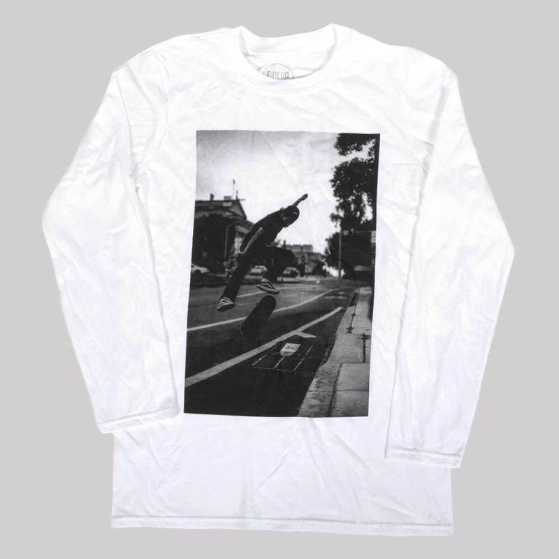 Skater T-Shirt Weiß von WhiteLiesClothingCo