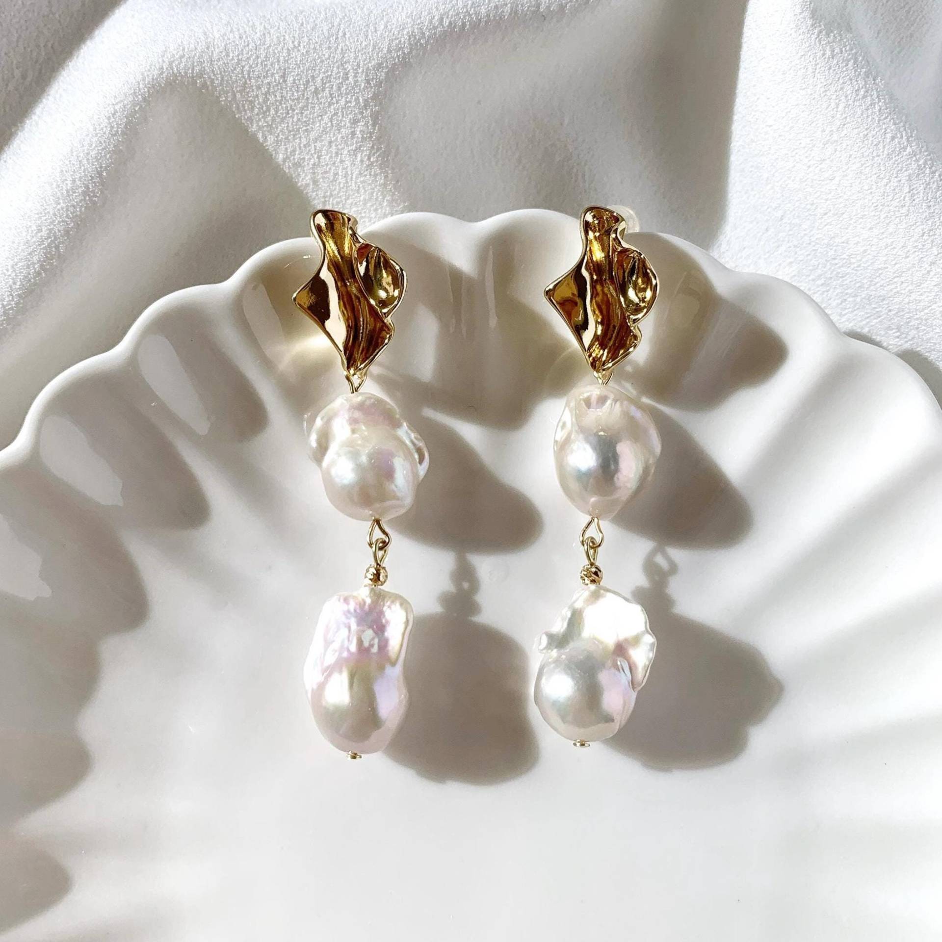 Barock Perlen Ohrringe. Doppelte Starke Luster Perlen-Tropfen-Ohrringe. Geschenk Für Sie. Hochzeit Braut Geschenk. Mutter Statement Ohrringe Barock Perlen Ohrringe. Doppelte Starke Luster Perlen-Tropfen-Ohrringe. Geschenk Für Sie. Hochzeit Braut Geschenk. Mutter Statement Ohrringe von WhiteMelisma