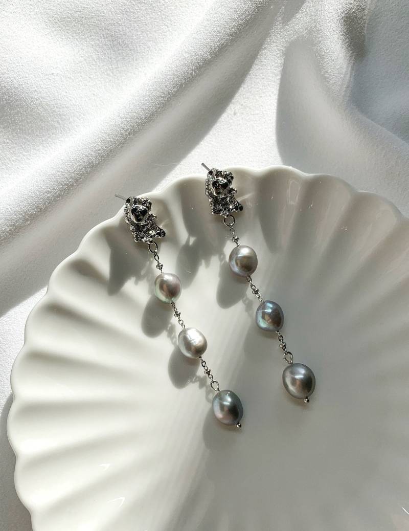 Graue Barockperlen Ohrringe. Lange Süsswasser Zucchtperlen Hochzeit Braut Perle Brautjungfern Geschenk Graue Barockperlen Ohrringe. Lange Süsswasser Zucchtperlen Hochzeit Braut Perle Brautjungfern Geschenk von WhiteMelisma