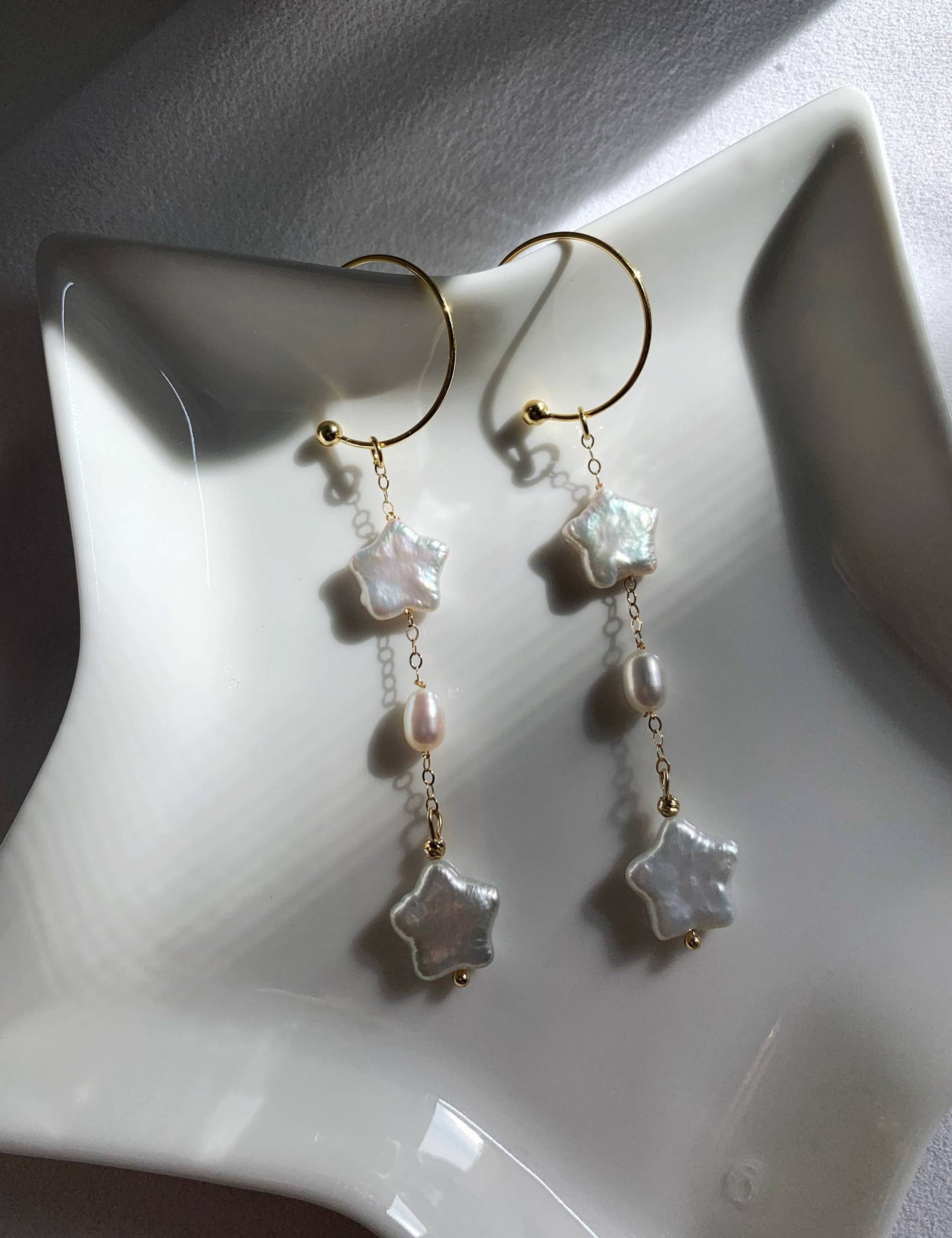 Weiße Sterne Perlen Ohrringe. Barock Tropfen Süsswasserperle. Lange Baumeln Gold Vermeil Ohrhaken. Geschenk Für Sie Weiße Sterne Perlen Ohrringe. Barock Tropfen Süsswasserperle. Lange Baumeln Gold Vermeil Ohrhaken. Geschenk Für Sie von WhiteMelisma