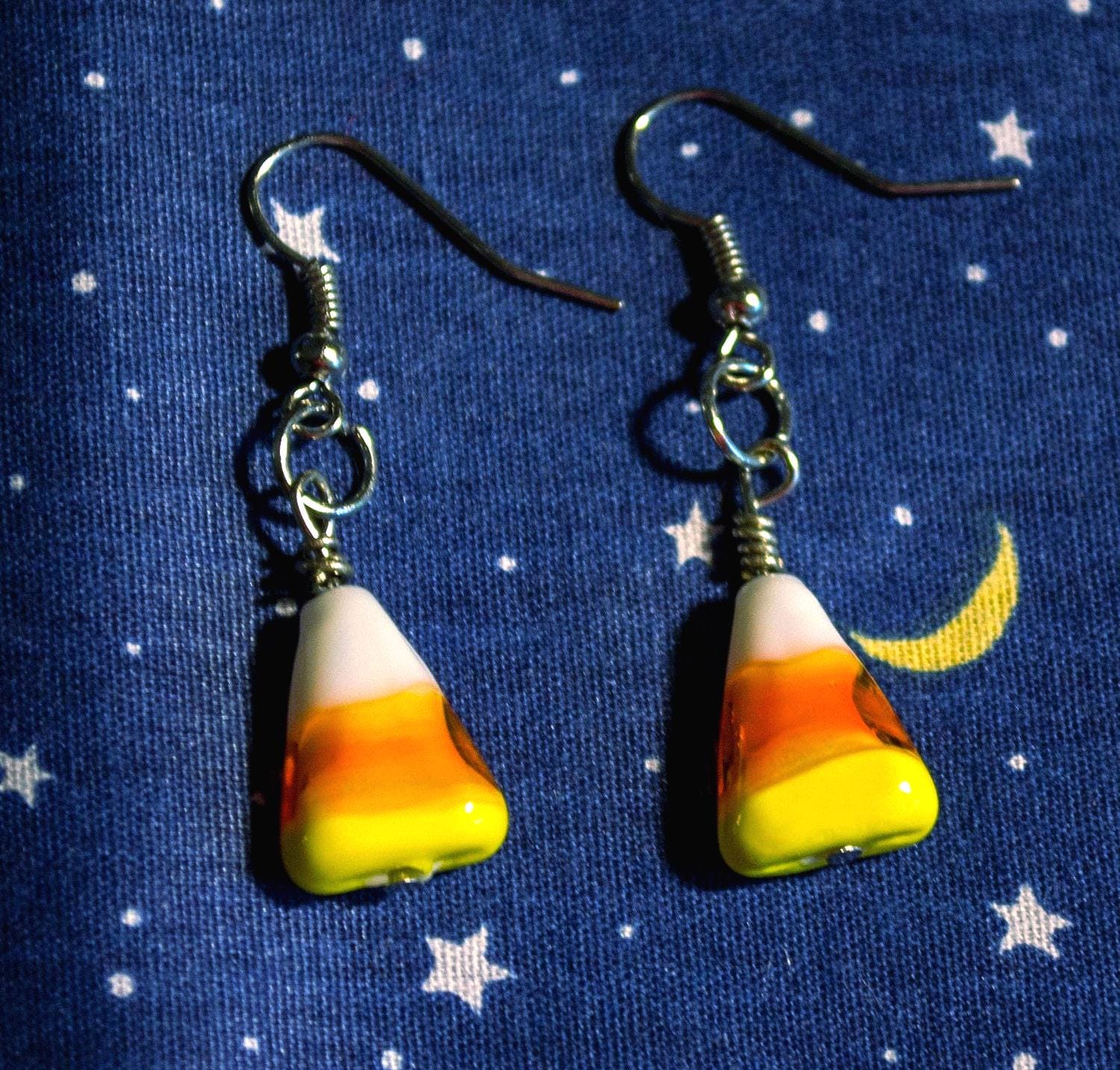 Halloween Candy Corn Tropfen Ohrringe von WhiteOwlMoon