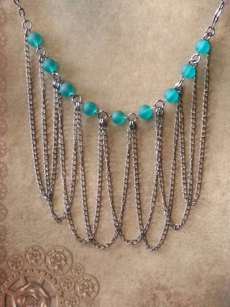 Bib Halskette, Drapieren Schmuck Kette, Mehrreihige Gunmetal, Blaugrün Frosted Glass, Gezüchtetes Seeglas von WhitePeachCottage