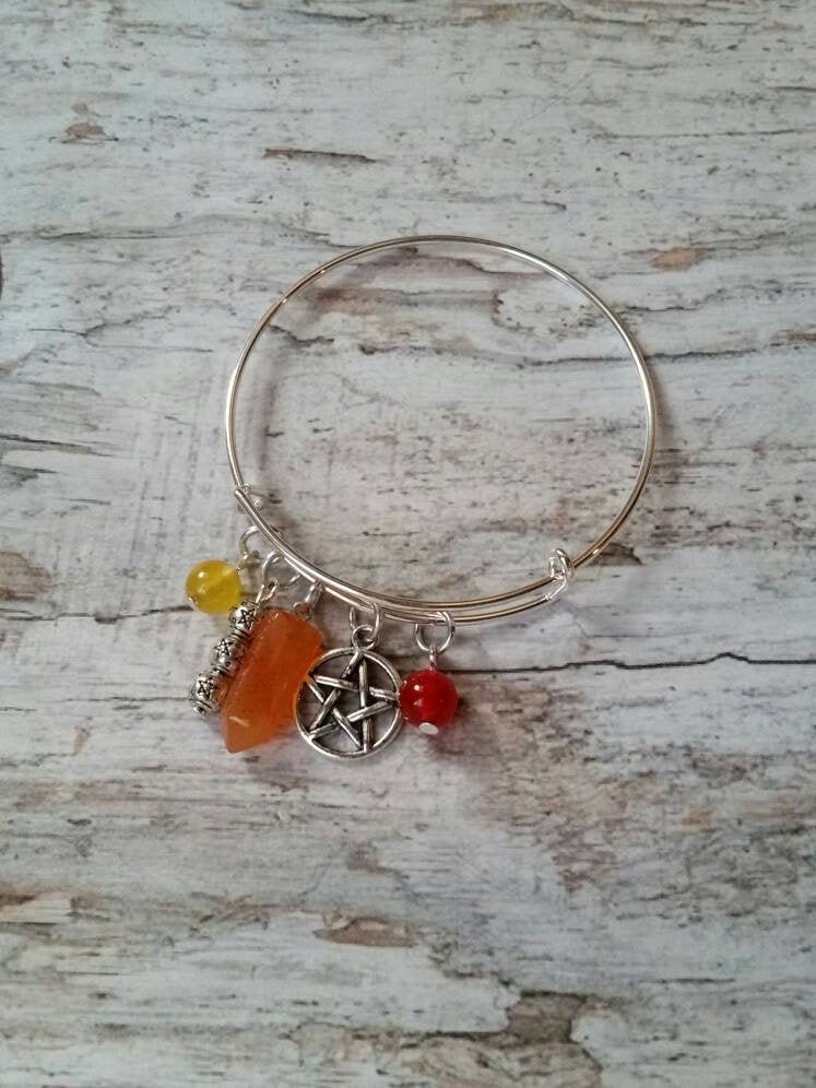 Litha Armreif, Erweiterbarer Charm Mittsommer, Pagan Schmuck, Streichholz Gebetsperlen, Pentagramm, Karneol, Jade, Feuer Themen von WhitePeachCottage