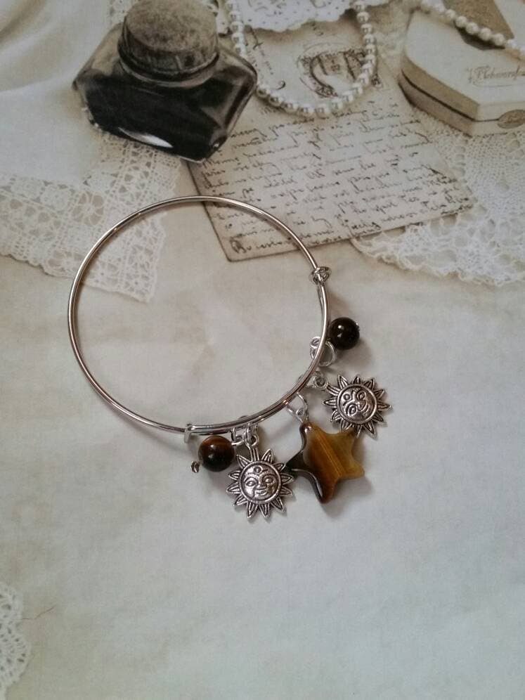Litha Armreif, Erweiterbarer Charm Mittsommer, Pagan Schmuck, Streichholz Gebetsperlen, Tigerauge Edelstein, Silber Sonnen Charms von WhitePeachCottage
