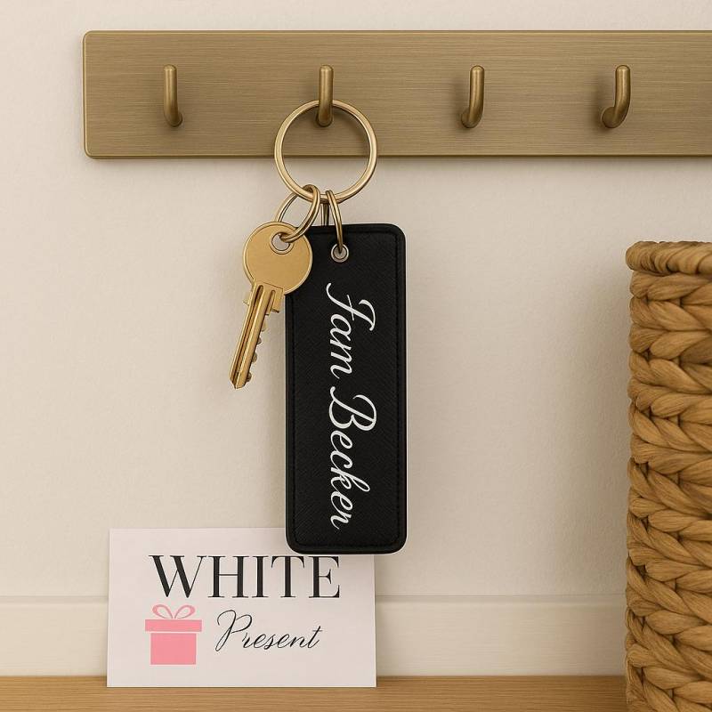 Personalisierter Schlüsselanhänger - Familienname in Eleganter Schrift Familienschlüssel Geschenkidee Einzug, Haus, Familie von WhitePresent