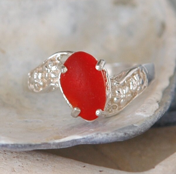 Echtes Meer Glas & Sterling Silber Ring Größe 8, 25 in Seltenen Helle Kirsche Rot Seaglass Echtes Meer Glas & Sterling Silber Ring Größe 8, 25 in Seltenen Helle Kirsche Rot Seaglass von WhiteSeagullDesign