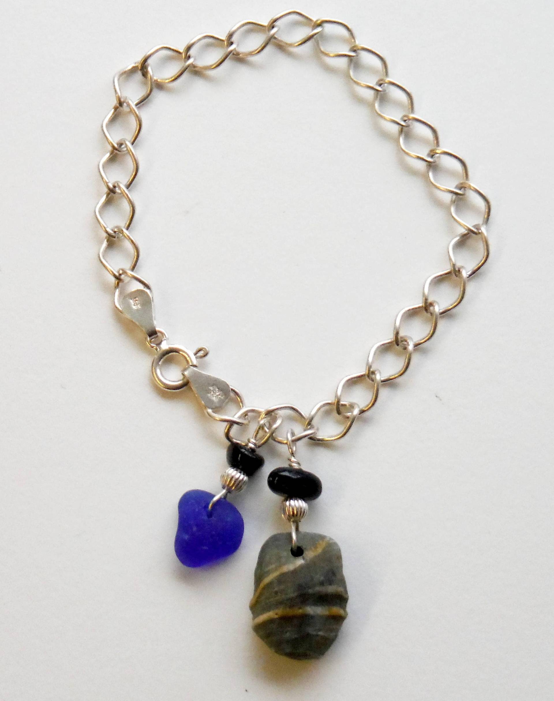 Seeglas & Sterling Silber Kette Armband Mit Kobaltblau Und Dem Meer Kiesel, Rockport Cape Ann Ma Seeglas & Sterling Silber Kette Armband Mit Kobaltblau Und Dem Meer Kiesel, Rockport Cape Ann Ma von WhiteSeagullDesign