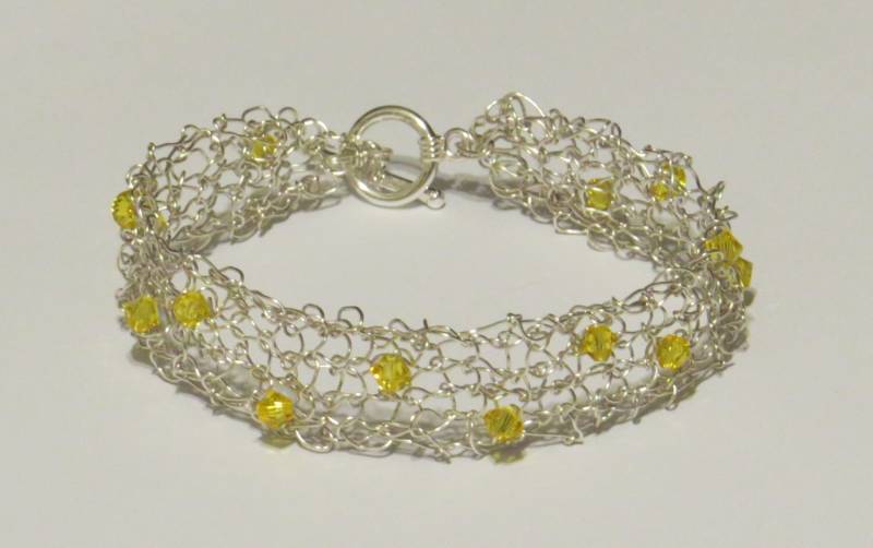 E-1750 Armband Aus Strickdraht Und Swarovski-Kristall E-1750 Armband Aus Strickdraht Und Swarovski-Kristall von WhiteSparrowGarden