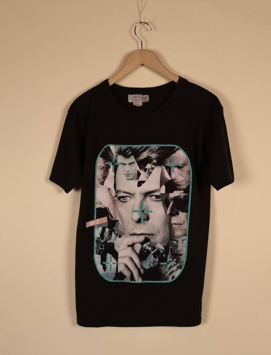 Vintage David Bowie 1990 World Tour T-Shirt Größe Medium Vintage David Bowie 1990 World Tour T-Shirt Größe Medium von WhiteTigerVtg